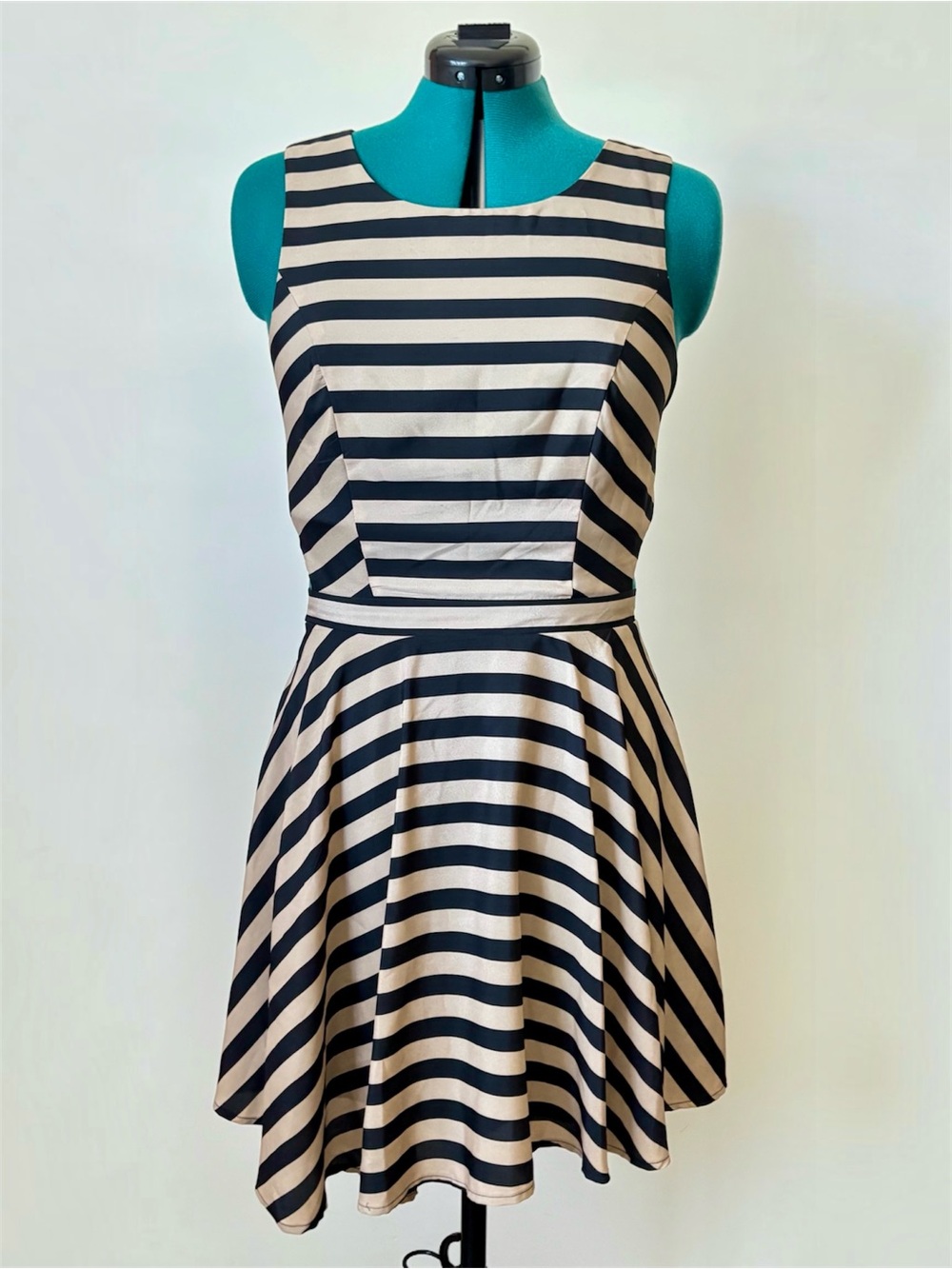 Windsor Black Beige Striped Open Back Fit & Flare Skater Dress Size 9